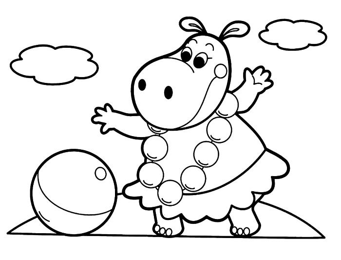 nemokamas piešimas vaikui dažyti, spalvinimo puslapis begemotas, žaidžiantis kamuolį paplūdimyje, vaikų darželio spalvinimas su juokingu personažu