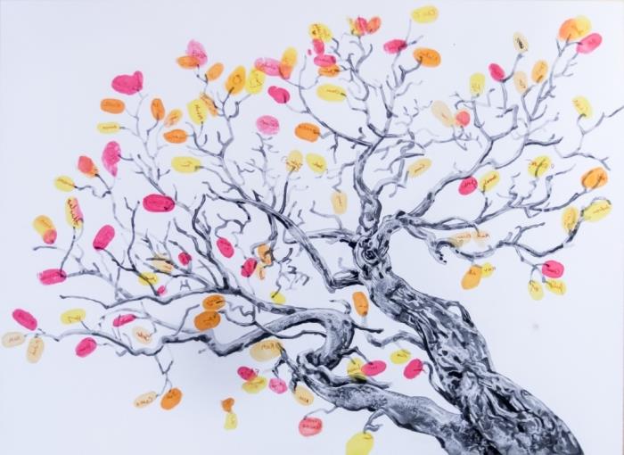 enostavno risanje z deviškim drevesom z listjem v barvnem tiskarskem črnilu