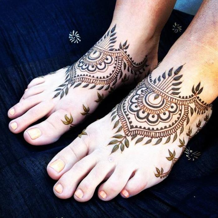 chna dizainas, Indijos simboliai, tatuiruoti chna, lapai ir geometrinės figūros
