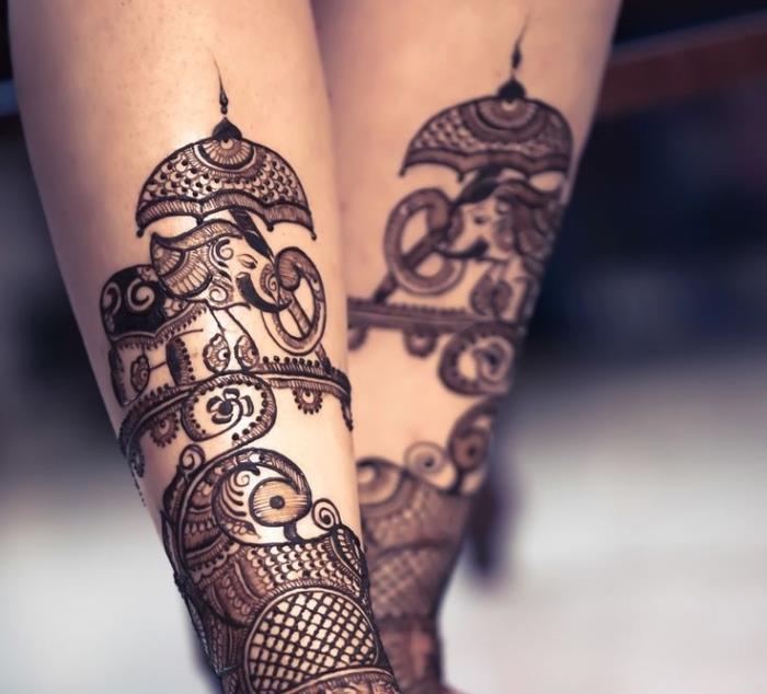 začasna tetovaža, oblikovanje črne kane na ženskih nogah, tetovaža etničnega dizajna z majhnim slonom in senčnikom