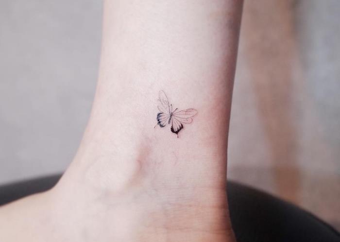 model metulja s preprostim in minimalističnim dizajnom, tetoviranim na gležnju, izberite majhno tetovažo s simboličnim dizajnom