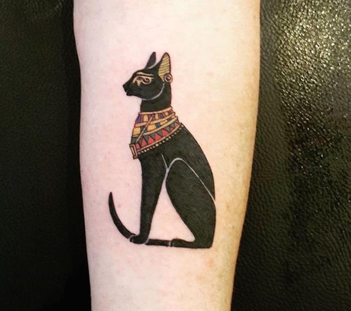 egipčanska tetovaža simbol mačjega boga egiptovska sfinga