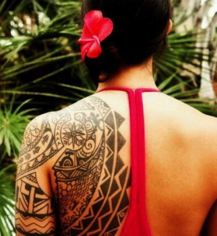 polinezya tasarımı maori kol dövmesi maori dövmesi arka omuz kız tahiti polinezyası