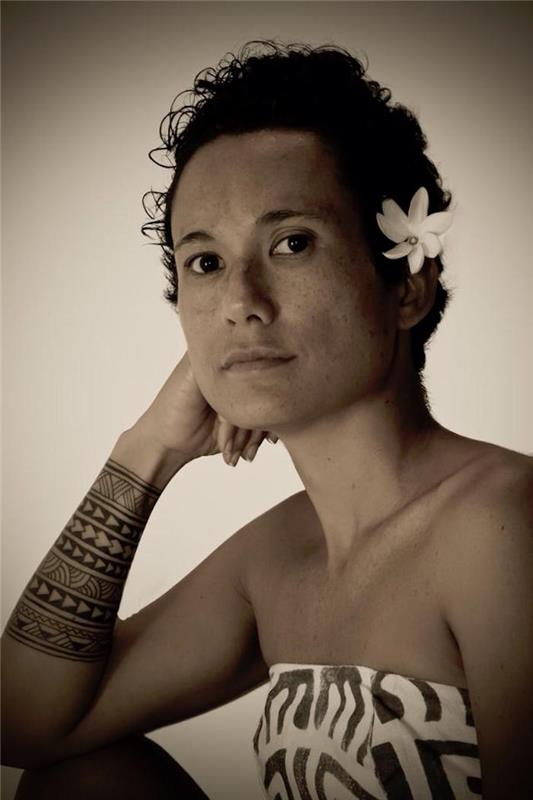 Polinezijska tetovaža podlaket ženska tahiti polinezija