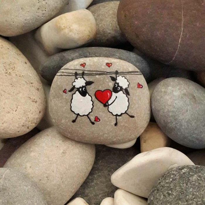 tapyba ant akmenuko, piešimas ant natūralaus akmens, dvi įsimylėjusios avys