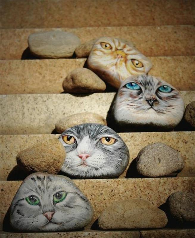 çakıl üzerine çizim, trompe l'oeil kedisi ile süslenmiş çakıl taşları