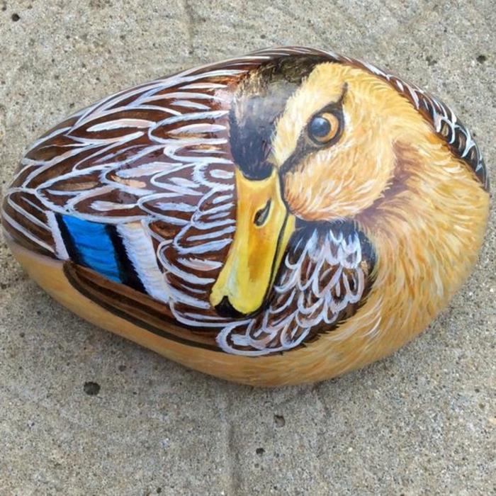 çakıl taşı üzerine çizim, boyalı trompe l'oeil ördeği