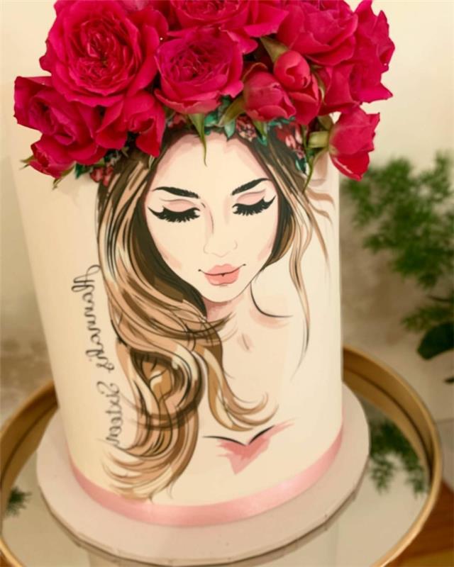 Pembe çiçek çelenk ile güzel bir kadın çizimi kolay doğum günü pastası, kadın için doğum günü pastası fikri