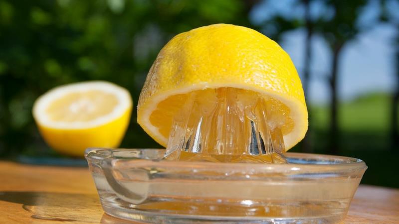 citrina detox išspauskite pusę citrinos