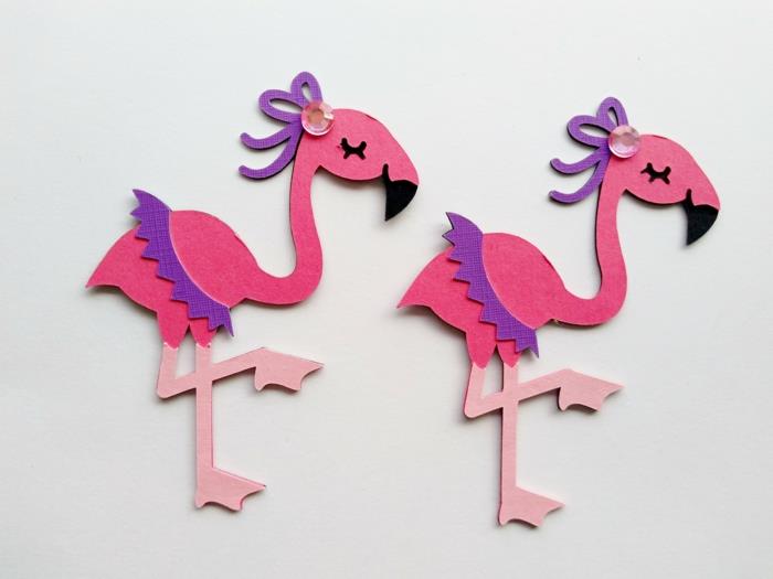 flamingo deco, dva plesna flaminga, stenska dekoracija otroške sobe, elementi iz barvnega kartona, tropski deco