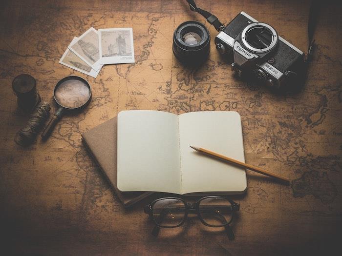 Diario di un viaggio, quaderno con fogli bianchi, il celle için sfondo