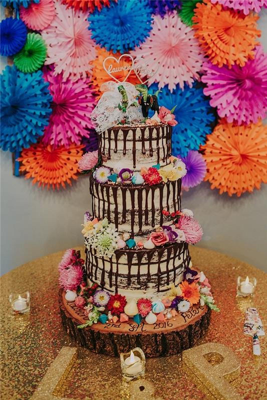 Išsirinkite vestuvinio torto viršų, originalų vestuvinį tortą, gražų vestuvinių tortų tešlą, vedusias dinozaurų figūrėles, originalią linksmo vestuvinio torto idėją