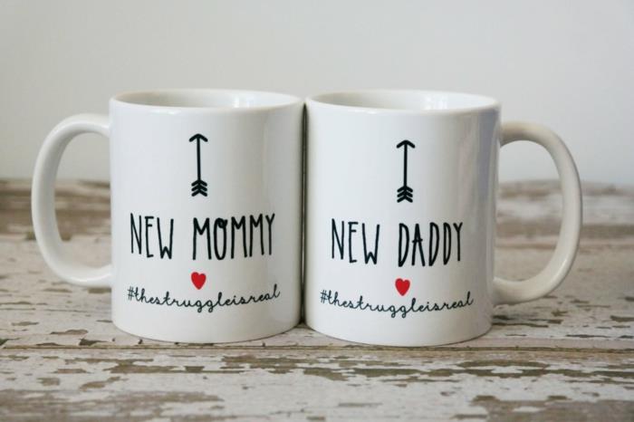 hamile olduğumuzun müjdesini veren, senaryolu iki kupa yeni anne ve yeni baba