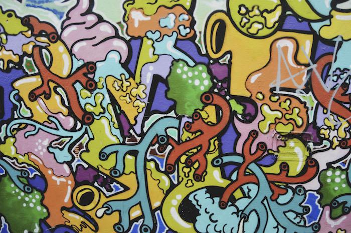Disegno con pennarelli di figürü, il tablet başına fikir sfondo