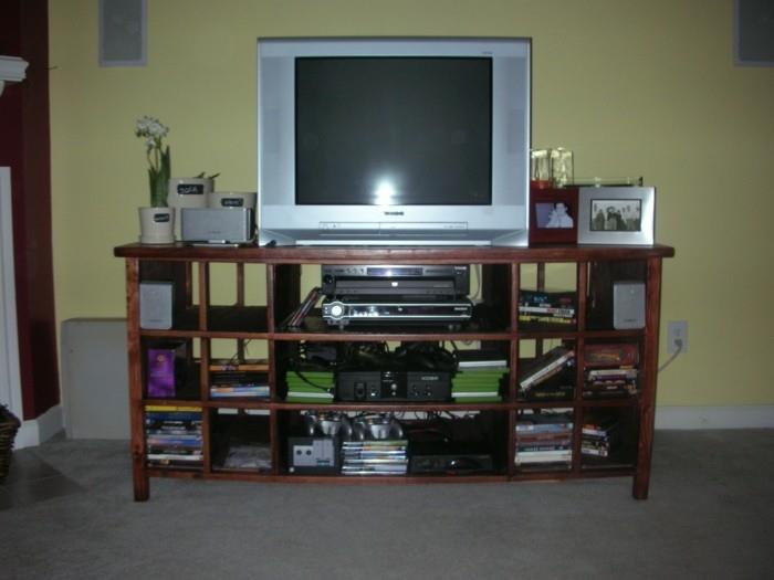diy-tv-stand-very-easy-to-make-great-DIY-idea
