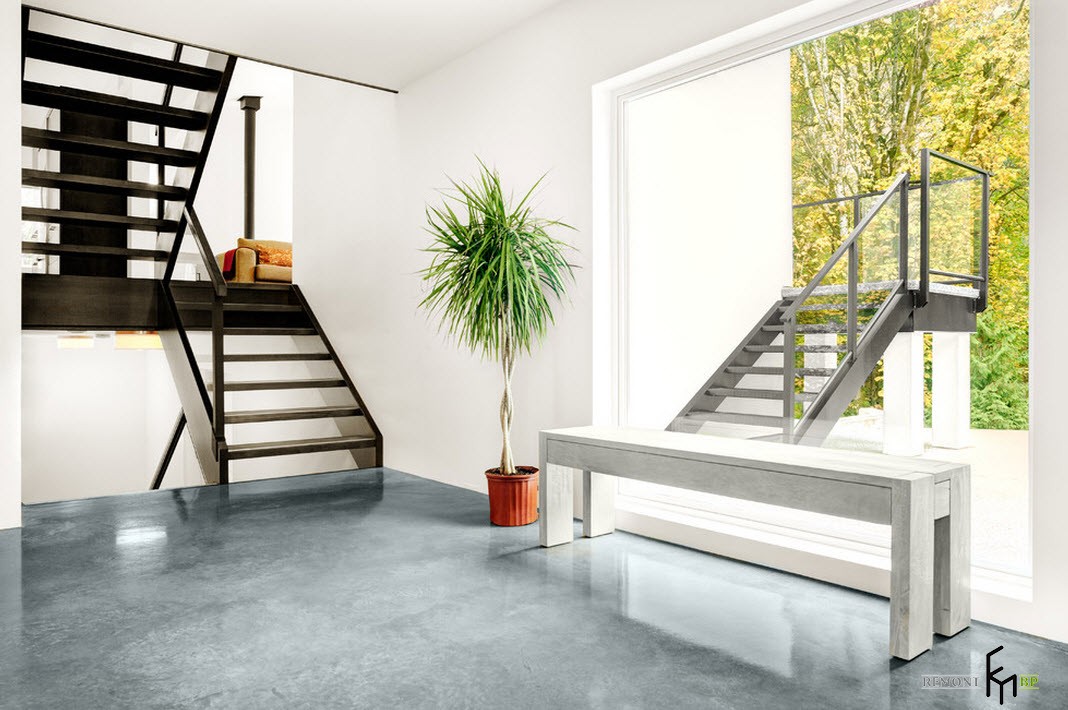 Una escalera con flores frescas es lo que decorará tu casa de campo.