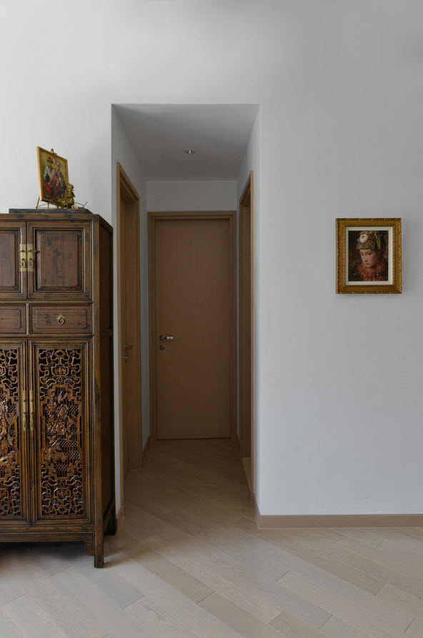 Antikvarinė raižyta spintelė