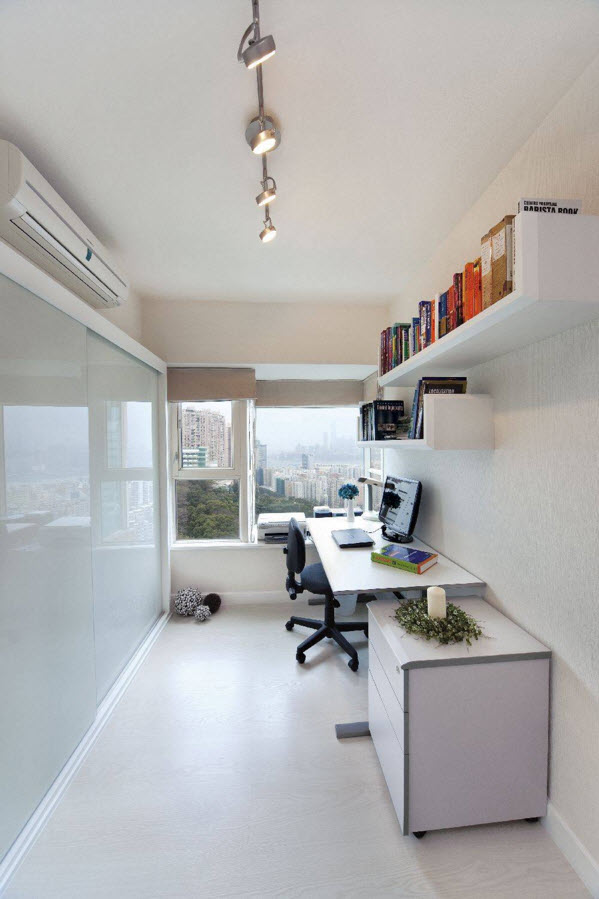 Projeto branco como a neve de um pequeno escritório