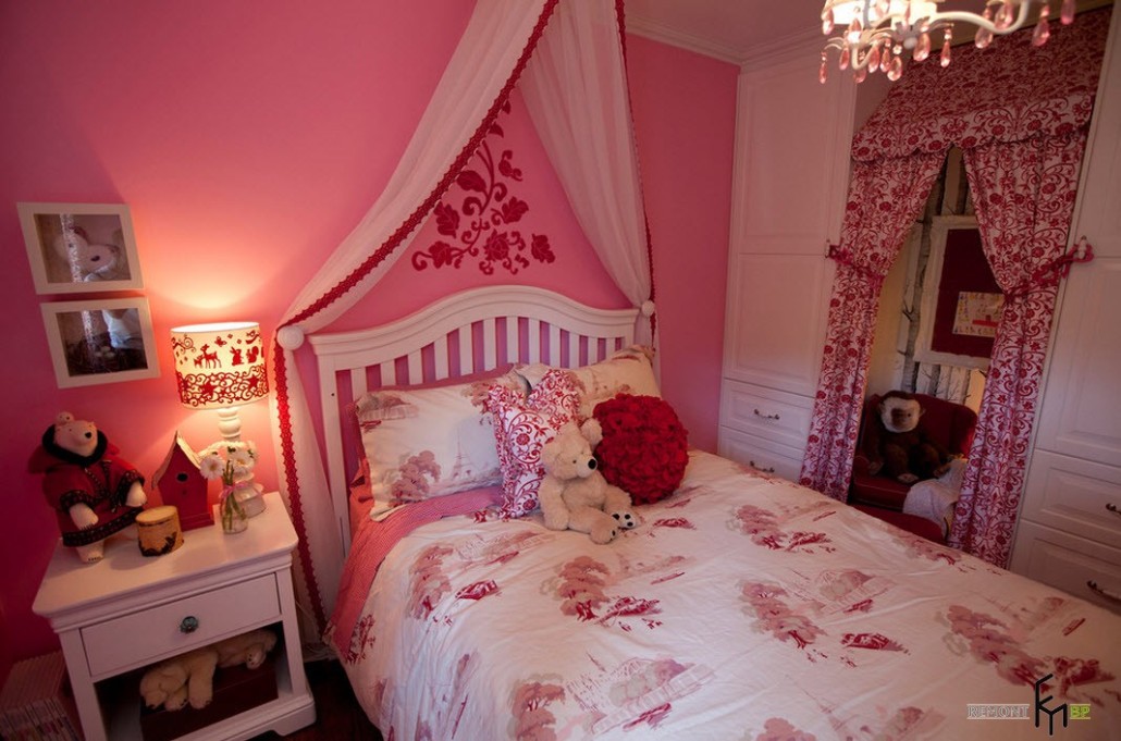 Dormitorio con ventilador de Barbie