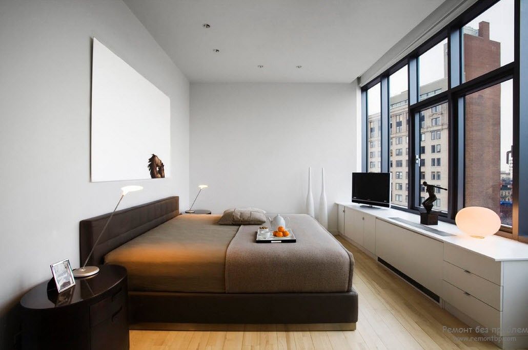 Projeto de uma cama baixa com um quarto no estilo minimalista