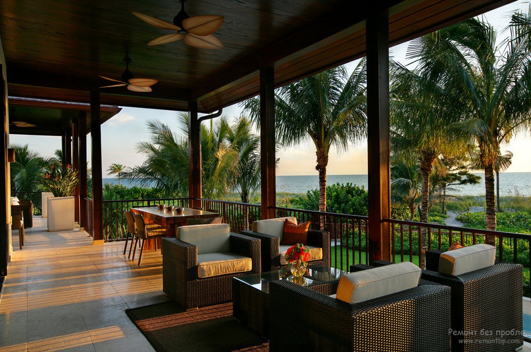 Design lussuoso di una veranda aperta con una vista meravigliosa