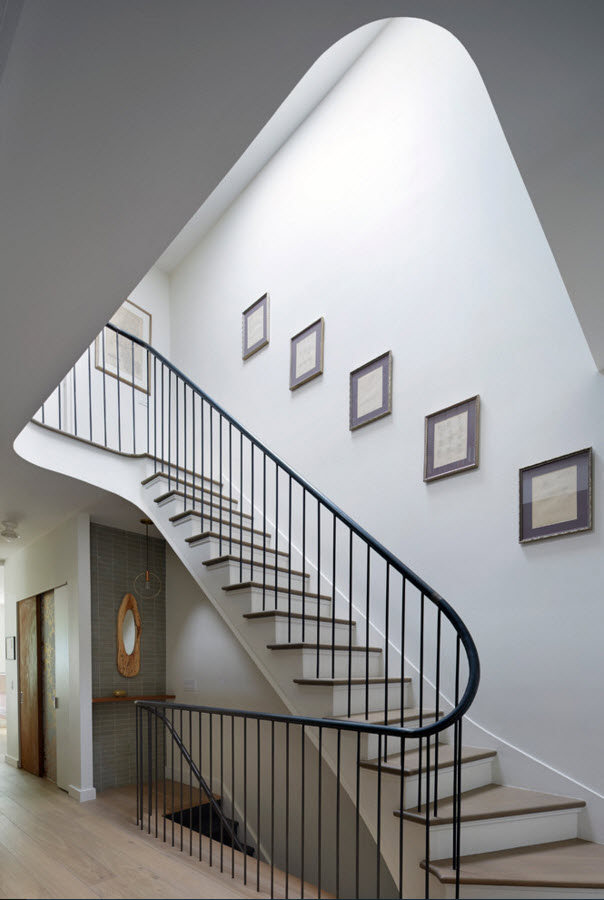 Diseño de escalera lacónica