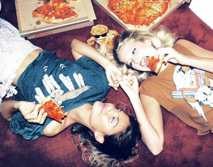 lezzetli-pizza-en iyi-pizza-paris-taverna-pizzacı-kızlar-gecesi