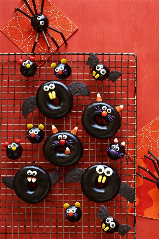 specialios Helovino šokoladinės spurgos, dekoruotos kaip Helovino personažai, Helovino baisių spurgų receptas