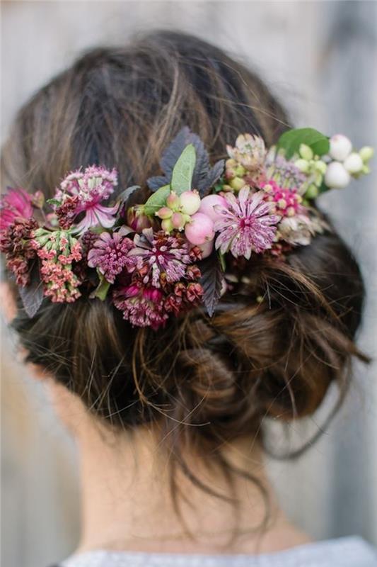 Modern bohem düğün saç modeli, aksesuarlı çiçek topuzu için basit ısısız dalga saç modeli bukleler