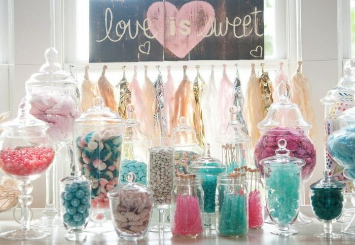 poročna sladkarija, roza, modra in bela barva, okraski z resicami z resicami, poročna okrasna deska, škatle za sladkarije različnih velikosti