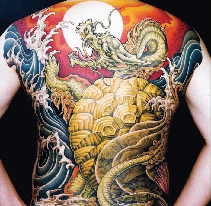 Japonų drakono tatuiruotė visa nugara