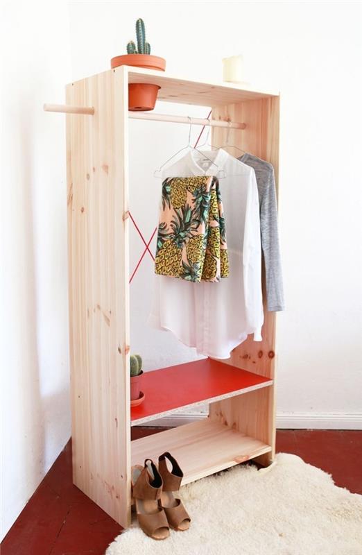 entegre raflar, gardırop ve bitki tutucu ile ahşaptan ev yapımı giyinme odası