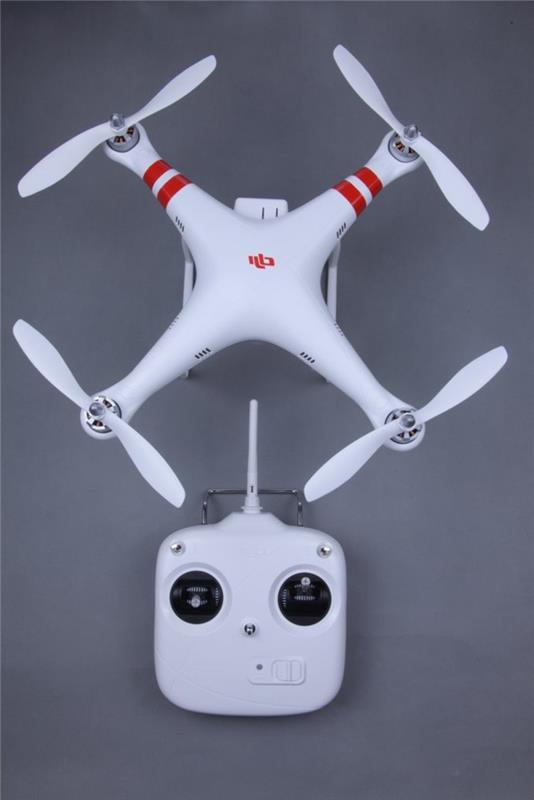 nuotoliniu būdu valdomas dronas-dronas su radijo valdymu