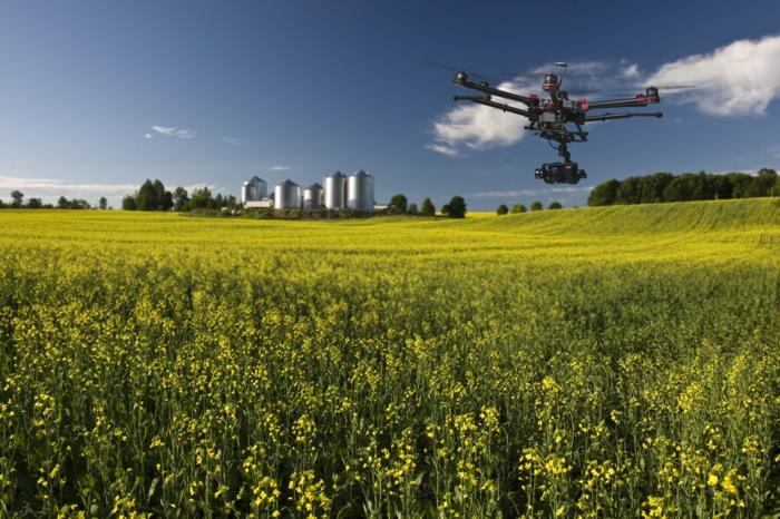tarımda kullanılan uzaktan kumandalı drone-drone