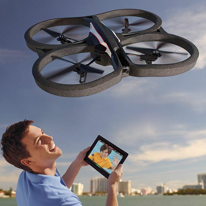 moderniausias nuotoliniu būdu valdomas dronas