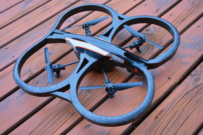 nuotoliniu būdu valdomas dronas-nauji technologiniai stebuklai