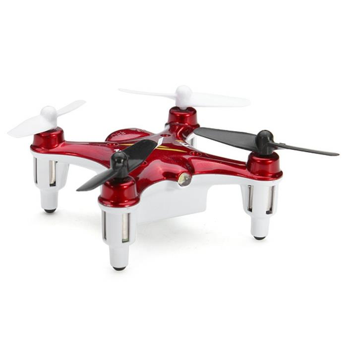 nuotoliniu būdu valdomas dronas-kvadricopteris su nuotolinio valdymo pultu