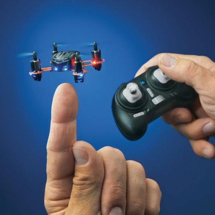 nuotoliniu būdu valdomas dronas-mini kopteris-nuotolinio valdymo pultas