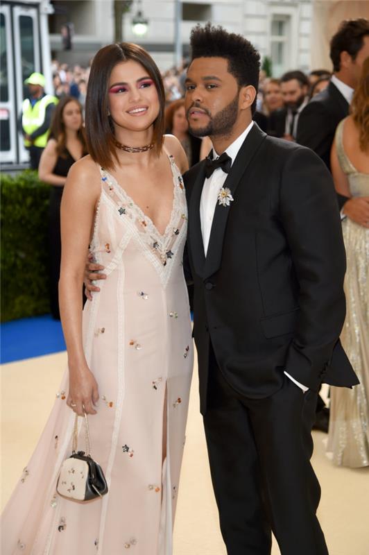 dainininkė the weeknd ir dainininkė Selena Gomez, naujos įžymybių poros 2017 m