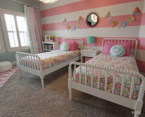 Habitación infantil con dos camas individuales