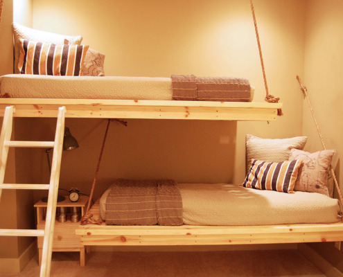 Letto a castello su corde sospese