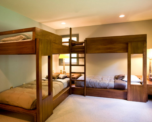 Letto a castello ad angolo in legno