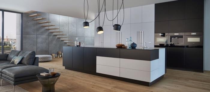 mat siyah desenli kömür grisi ve ahşap mutfak tasarımı, beyaz ve siyah orta ada ile açık mutfak dekorasyonu