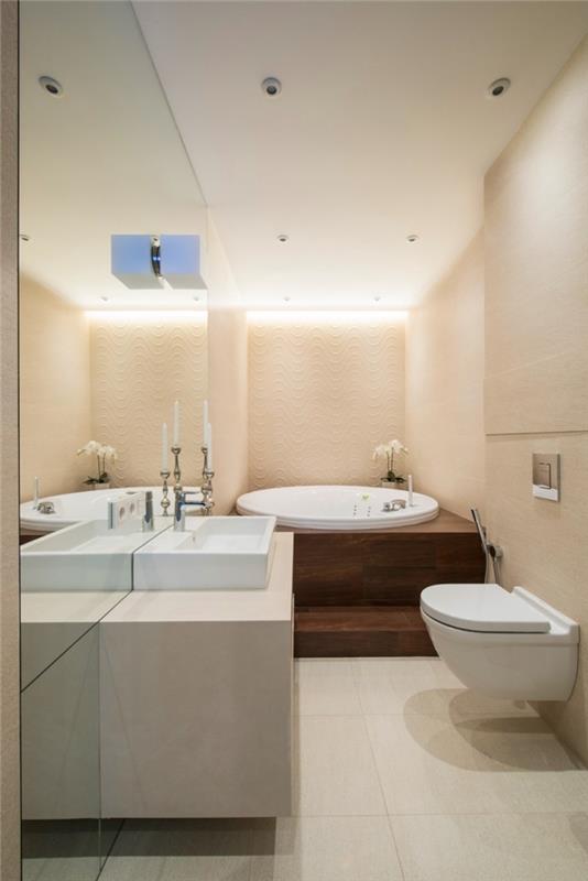 primer kopalniške omare v nevtralnih barvah s kadjo in umivalnikom, model viseče straniščne školjke
