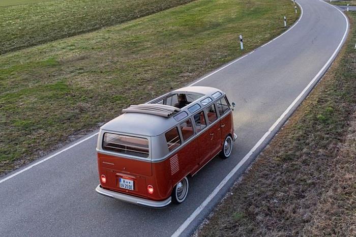 eClassics e-Bulli, otantik bir vintage görünüme sahip elektrikli Volkswagen kombisi