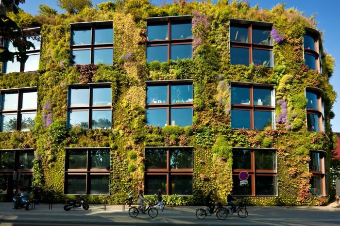 dış yeşil duvar, ofisler ve alışveriş merkezleri ile bina, kentsel peyzaj, yeşil tutamlar, incelikle harmanlanan nüanslar