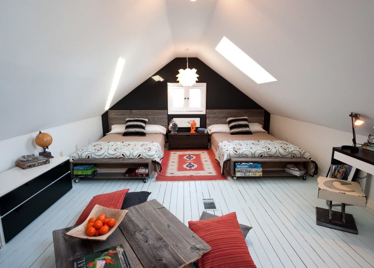 İki kişilik çatı katı yatak odası