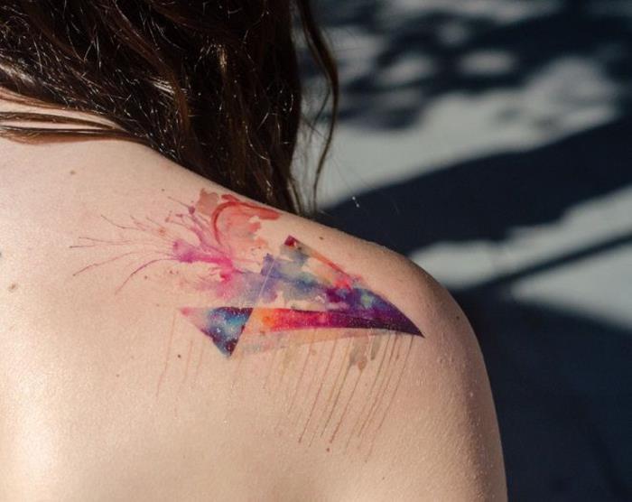 umetniška akvarelna tetovaža s čopiči