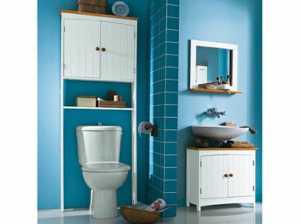 v modri barvi za klasično kopalnico