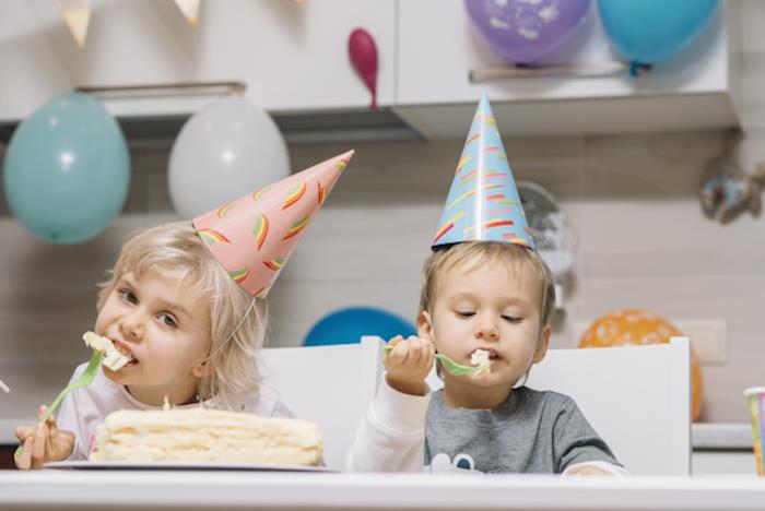 Recept za rojstnodnevno torto enostavna kul ideja za rojstnodnevno torto za otroke, ki jedo torto